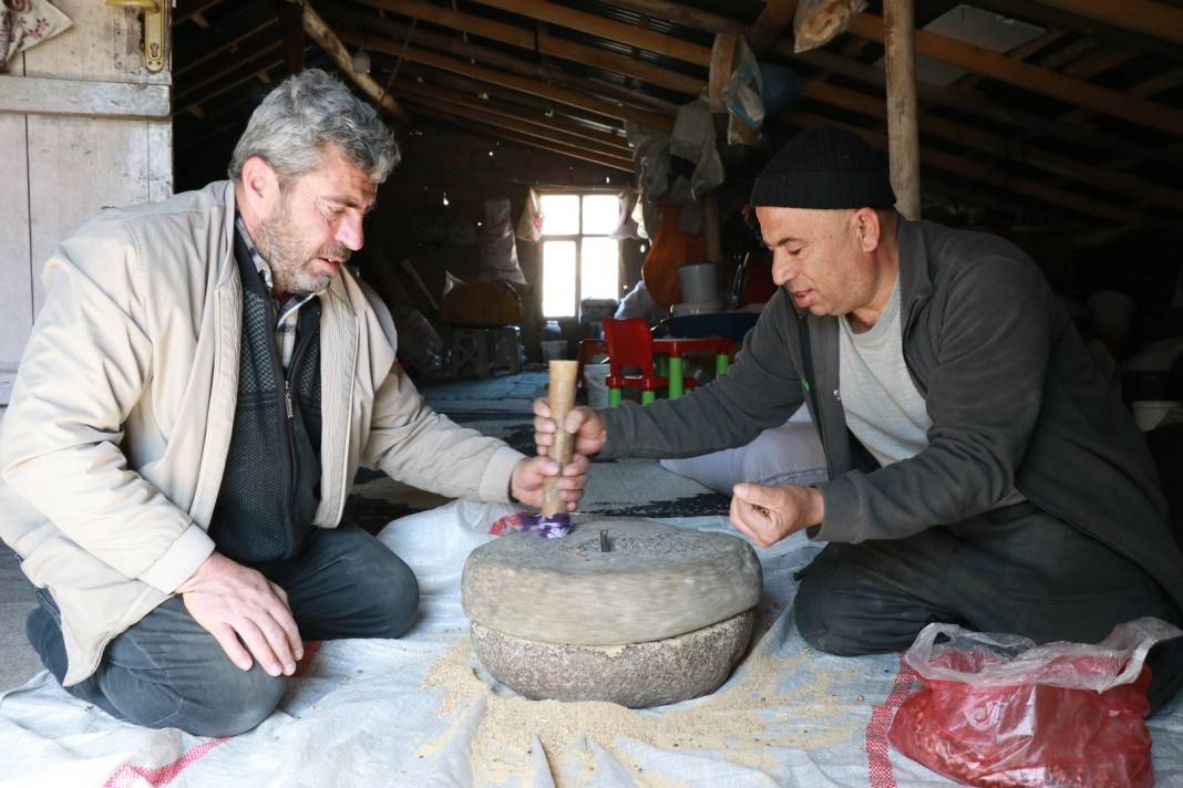 Konya'da yaylacıların vazgeçilmezi 8 malzemeli lezzet: İşte "gavut" böyle yapılıyor 4